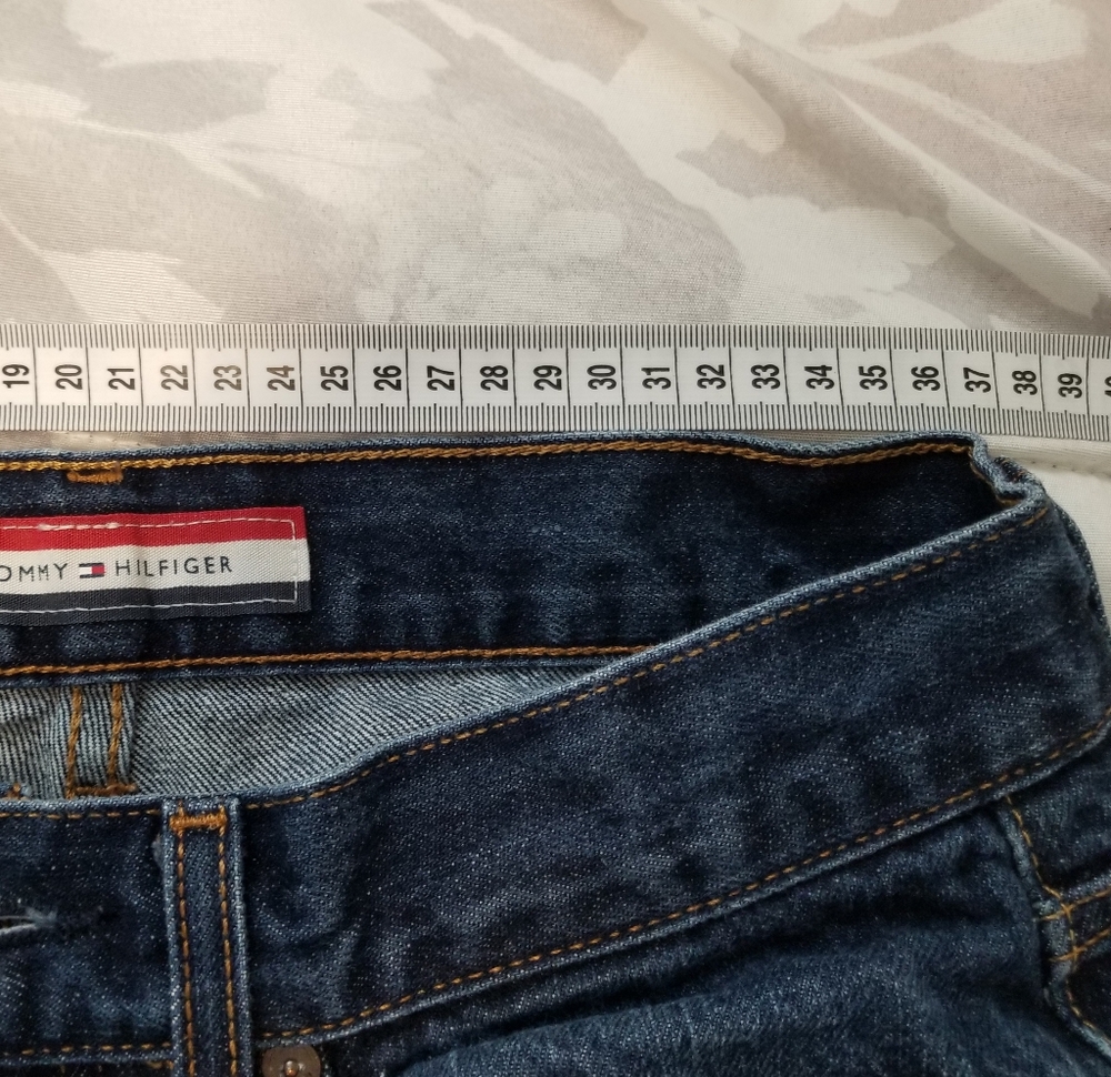 3/$25 Tommy Hilfiger Women's Blue Jeans - Picture 6 of 7
